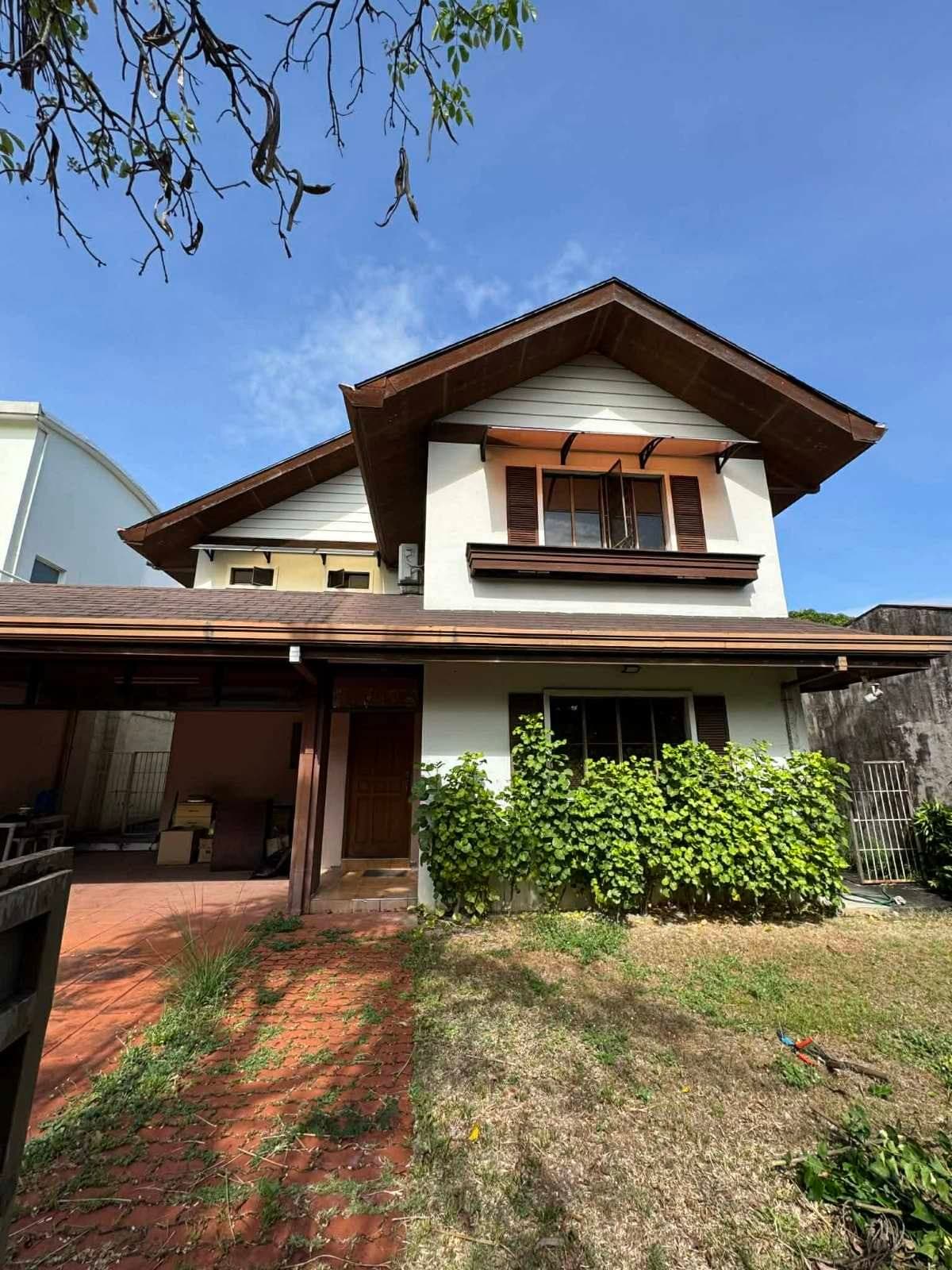 Pre-owned 4-Bedroom House and Lot for Sale in Alabang Hills, Muntinlupa — photo 1